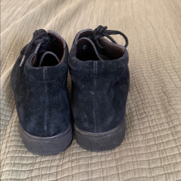 Women’s L.L. Bean suede booties - size 8 - Picture 3 of 5